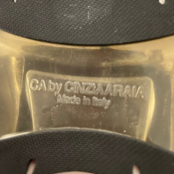 Italian Designer Leather Sandals by Cinzia Araia, Size 8 - Picture 5 of 5